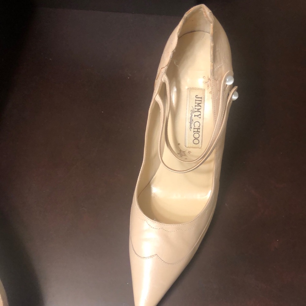 These are size 38 (7.5) Jimmy Choo gently used pumps - no box or dust bag.